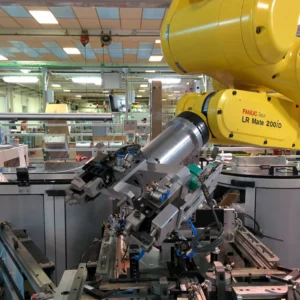 Robot FANUC assemblaggio automatico automotive
