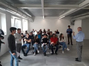 Lezione sulla robotica nel laboratorio AgiLAB di Eureka System