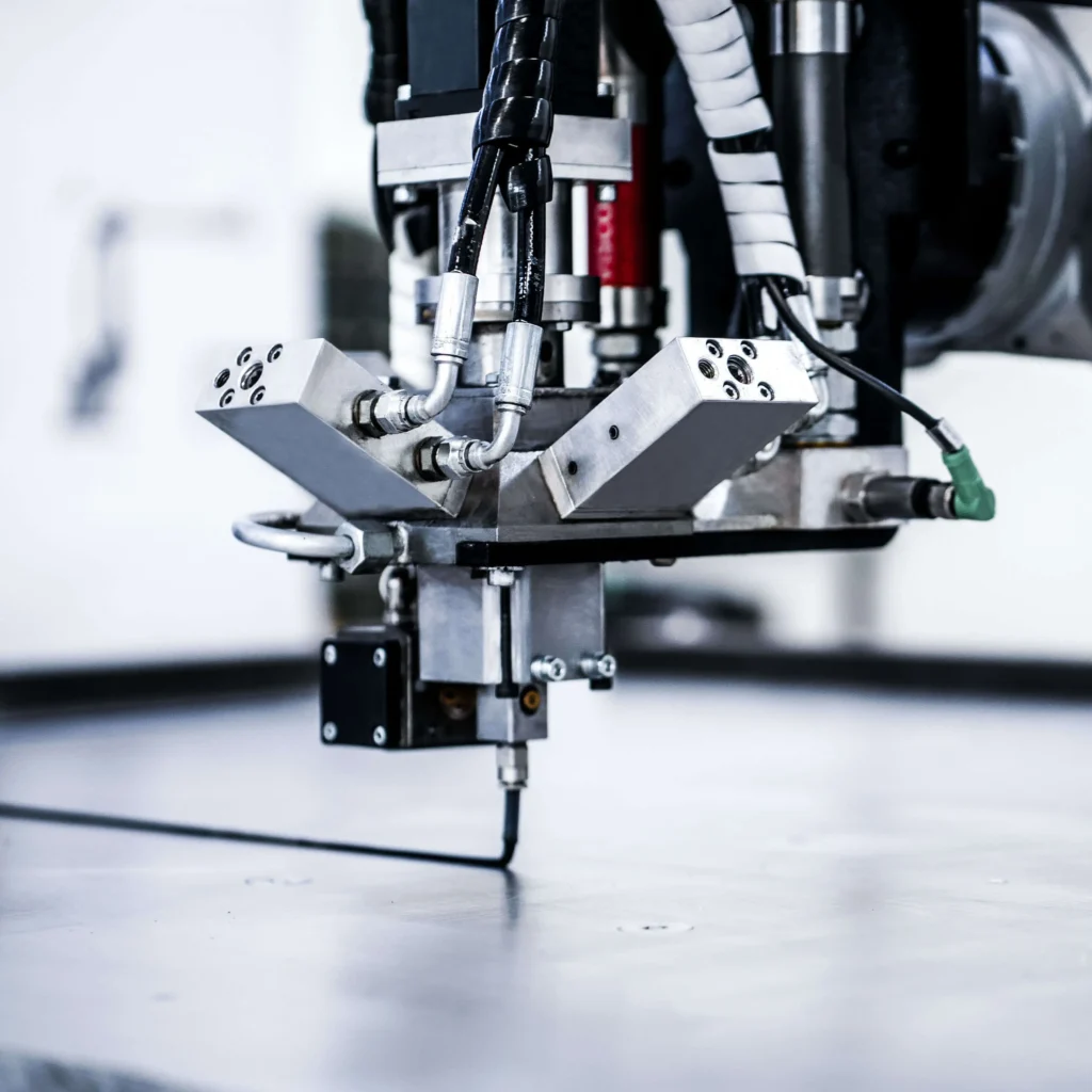 Use Case gasket CAM-robot con tecnologia FIPFG per stesura guarnizioni quadri elettrici