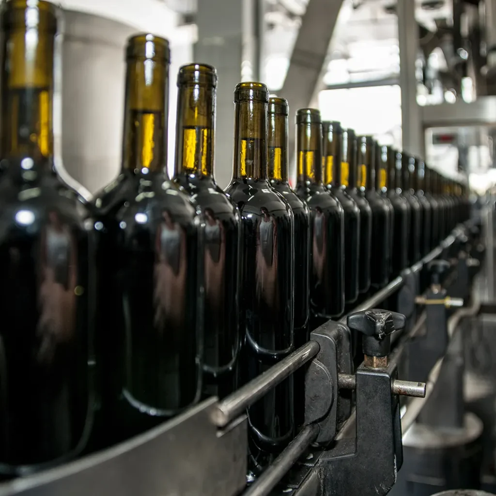 Impianto automatico di imbottigliamento vino