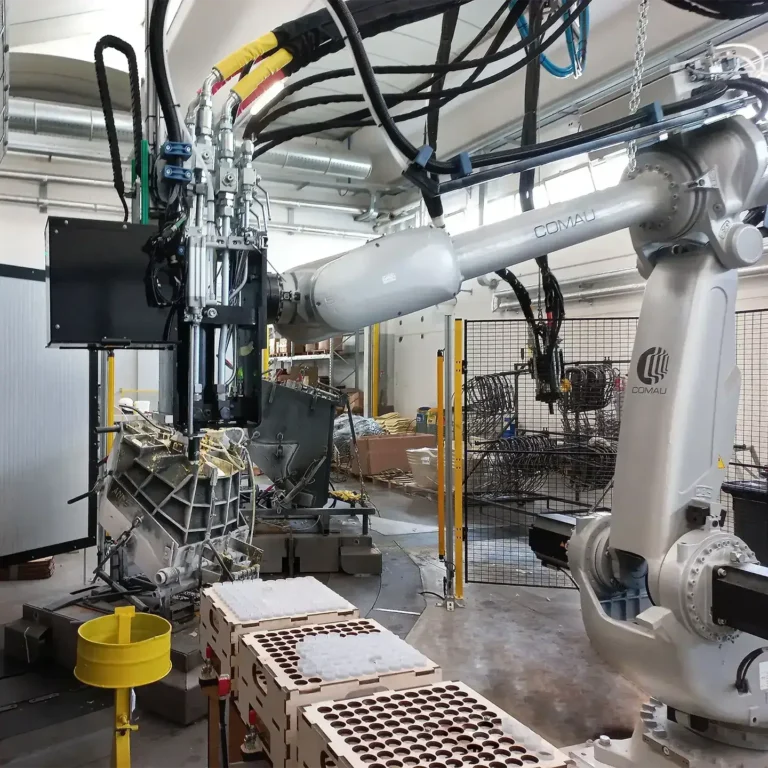 Automazione sistema robotico con visione artificiale per riempimento stampi per poliuretano espanso