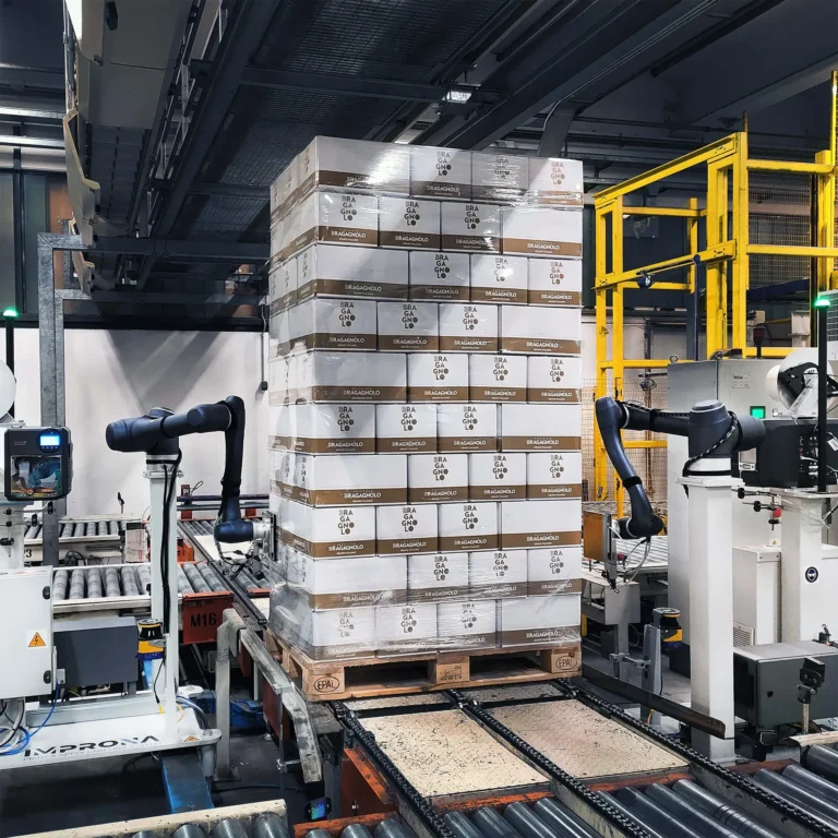 Doppia etichettatrice robotica IMPRONA per pallet in Pasta Zara